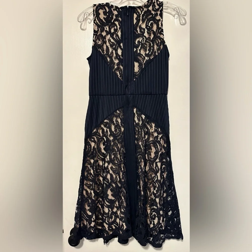 The Limited navy blue lace dress size 2 - Picture 2 of 6